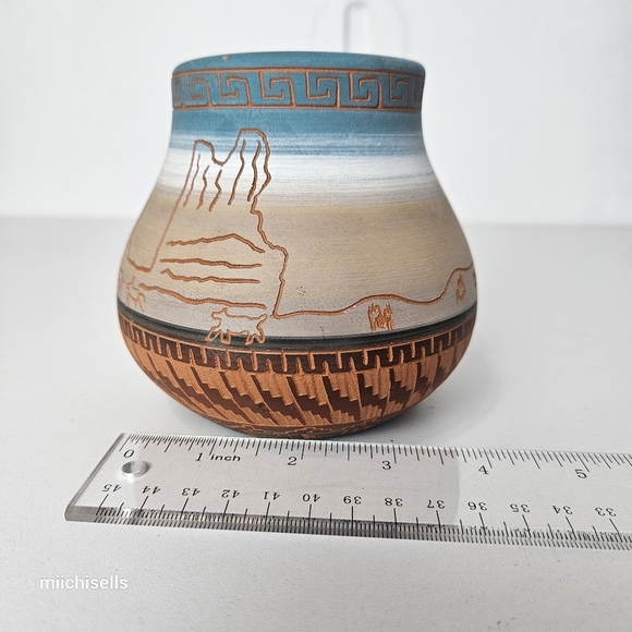 Native American Navajo Vase Handmade - Picture 9 of 9